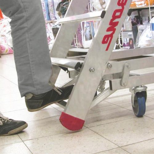 Sandėlio platforma SMLT su savaiminiu užsirakinimu darbui aukštyje