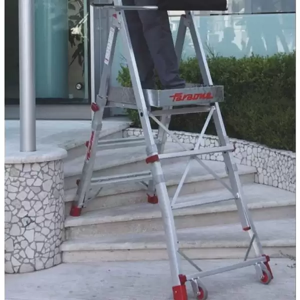 PLS saugi darbo platforma su turėklais ir stabilizatoriais darbui aukštyje